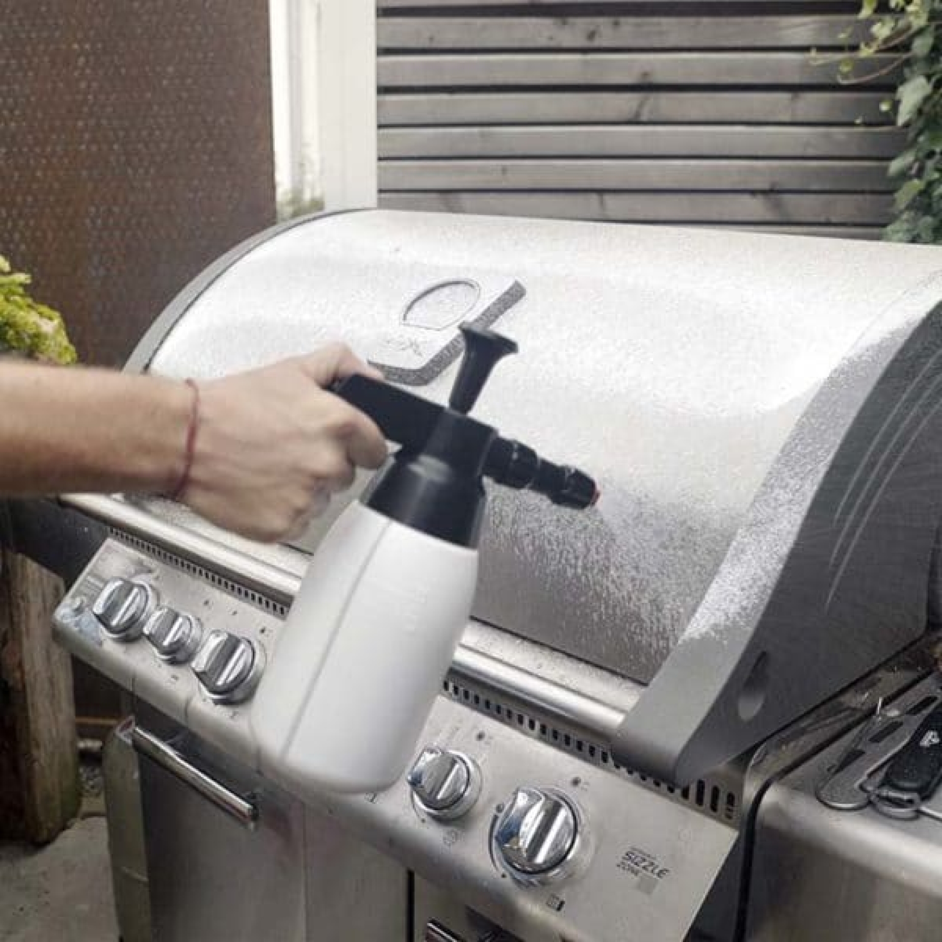 Fusl Foamster Grillreinigungsbeispiel